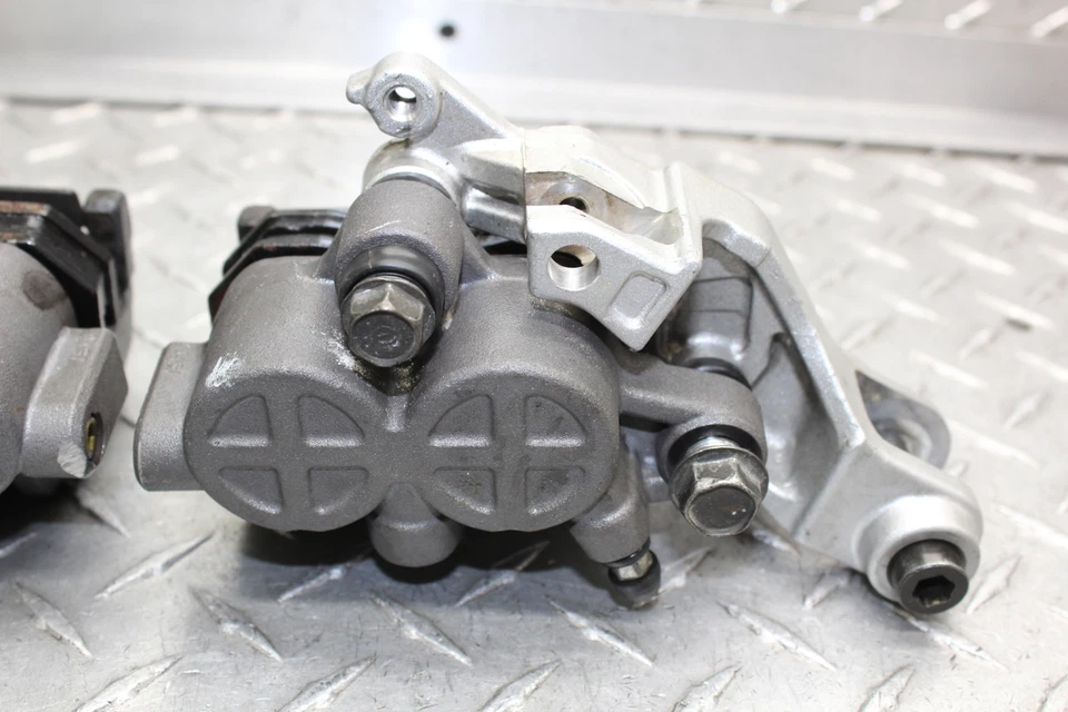 1985 HONDA INTERCEPTOR 500 VF500F RIGHT LEFT FRONT BRAKE CALIPERS 45100-MF2-016 - Image 4 of 4