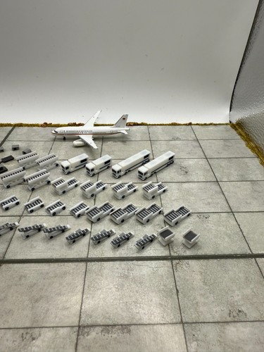 per Herpa Wings 1:500 60+ Cargo Vehicles Set Large GSE/Aeroporto Accessori - Foto 17 di 22