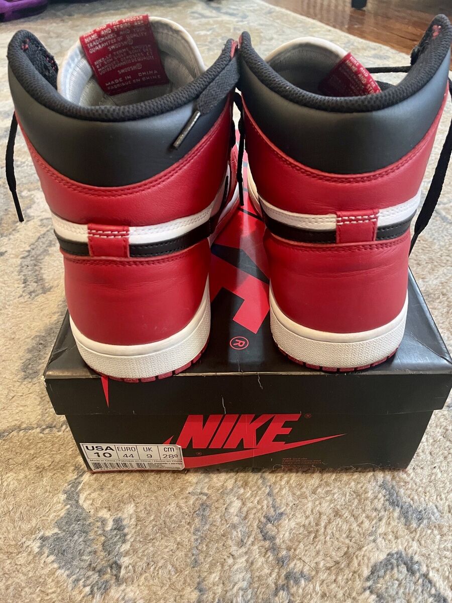 Nike Air Jordan 1 Retro High OG Chicago 2015 Size 12 555088-101