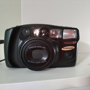 Samsung AF Zoom 1050 Point And Shoot Camera Black Tested, needs new batteries