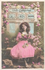 CP JEUNE FILLE CHAPEAU FLEURS CALENDRIER PERPETUEL RUBAN VIVE CATHERINE - 55455