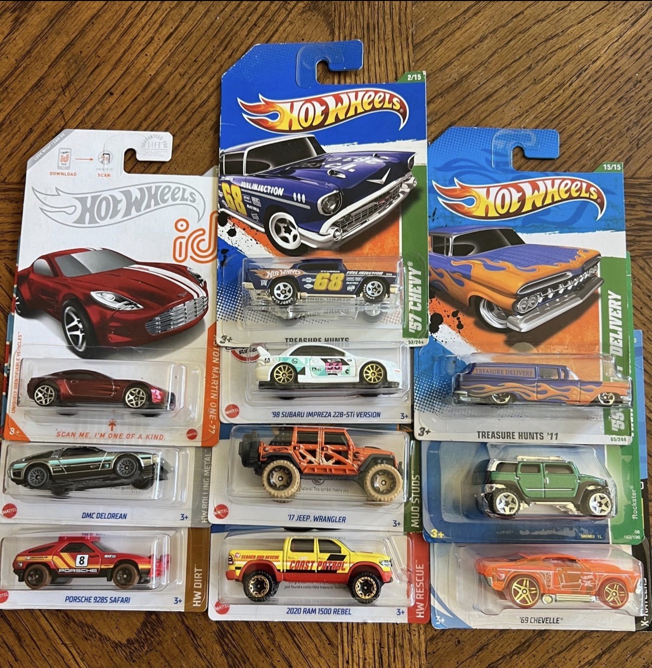 Hot Wheels  Treasure Hunt Lot of 9 plus 1 ID car
