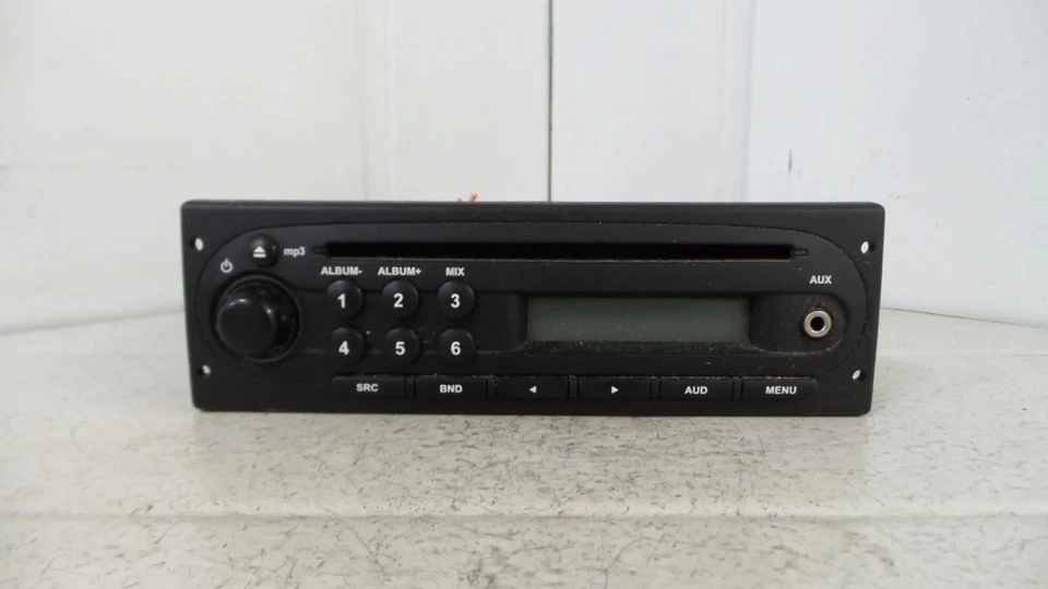RADIO CD Opel Vivaro Van 2.0 CDTI (M9R-782) 2010 281112231R - Photo 1/1