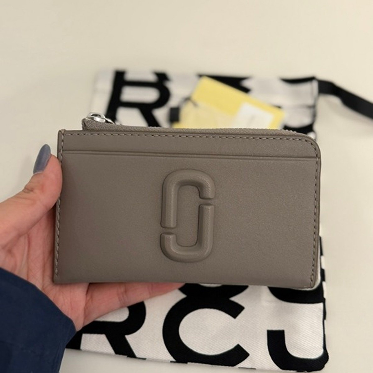 Marc Jacobs The Covered J Marc Top Zip Multi Wallet 2S4SMP008S02