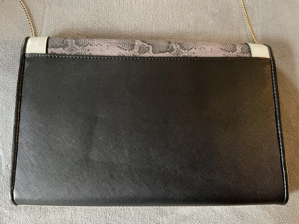 Bolso sin asas de piel de serpiente sintética con correa de cadena Asos New Look Foto 4 de 4