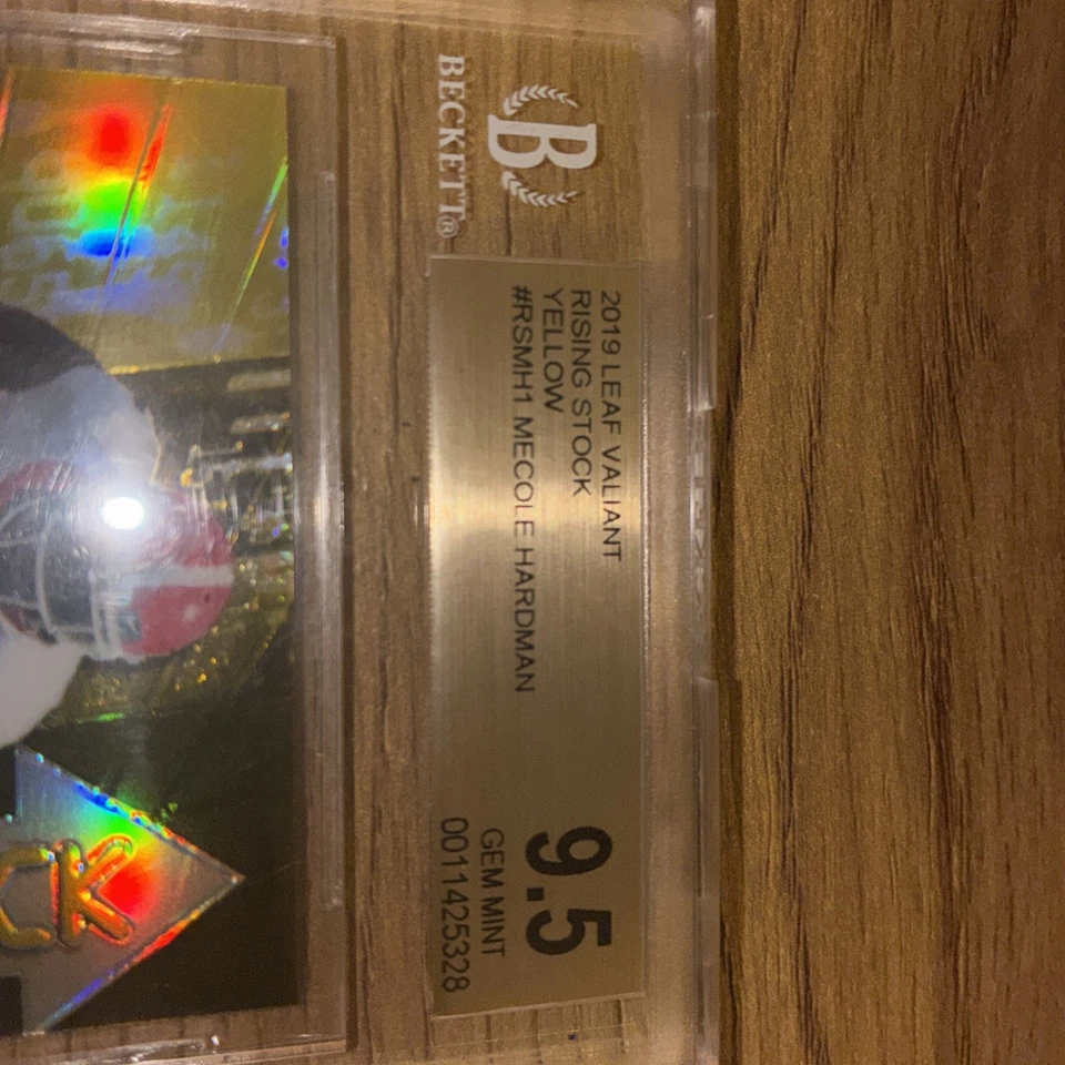 mecole hardman auto 2019 Leaf Valiant graded  9.5 Rising Stock Yellow #rsmh1   - Image 3 of 4