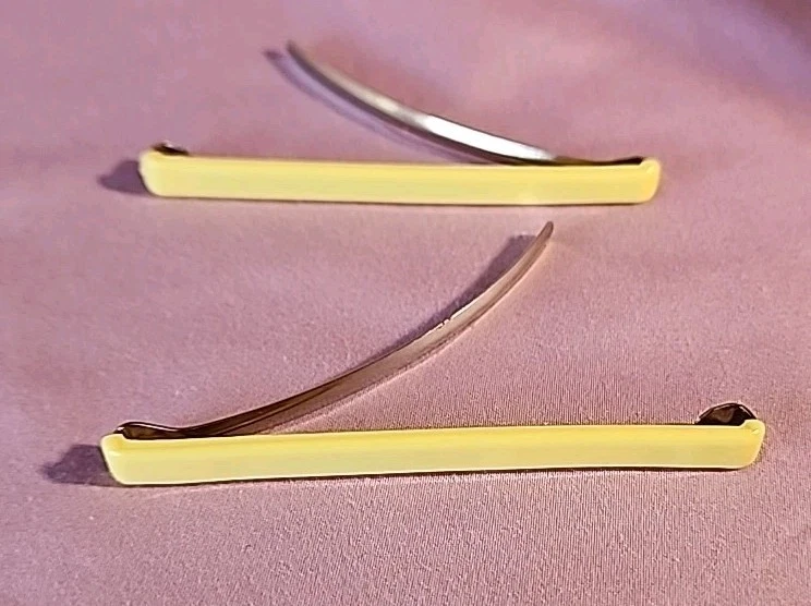 Juego de 2 pasadores GOODY Stay Tight de 3 pulgadas de colección en amarillo vivo. Foto 2 de 4