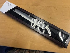 Wusthof Classic - 9" Double Serrated Bread Knife 1040101123 in retail box