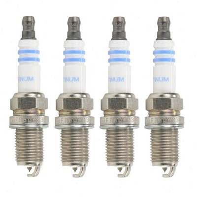 4 pc Bosch Platinum Spark Plugs for 1995-2000 Toyota Tacoma 2.4L 2.7L L4 kz