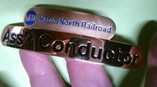 HAT BADGE MTA METRO NORTH RAILROAD TRAIN ASS'T CONDUCTOR MODERN & 2 SCREWBACKS