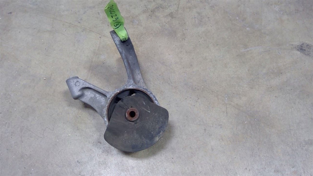 2010-2013 Suzuki KIZASHI rear Engine Mount 11710-57L00 11710-57L01