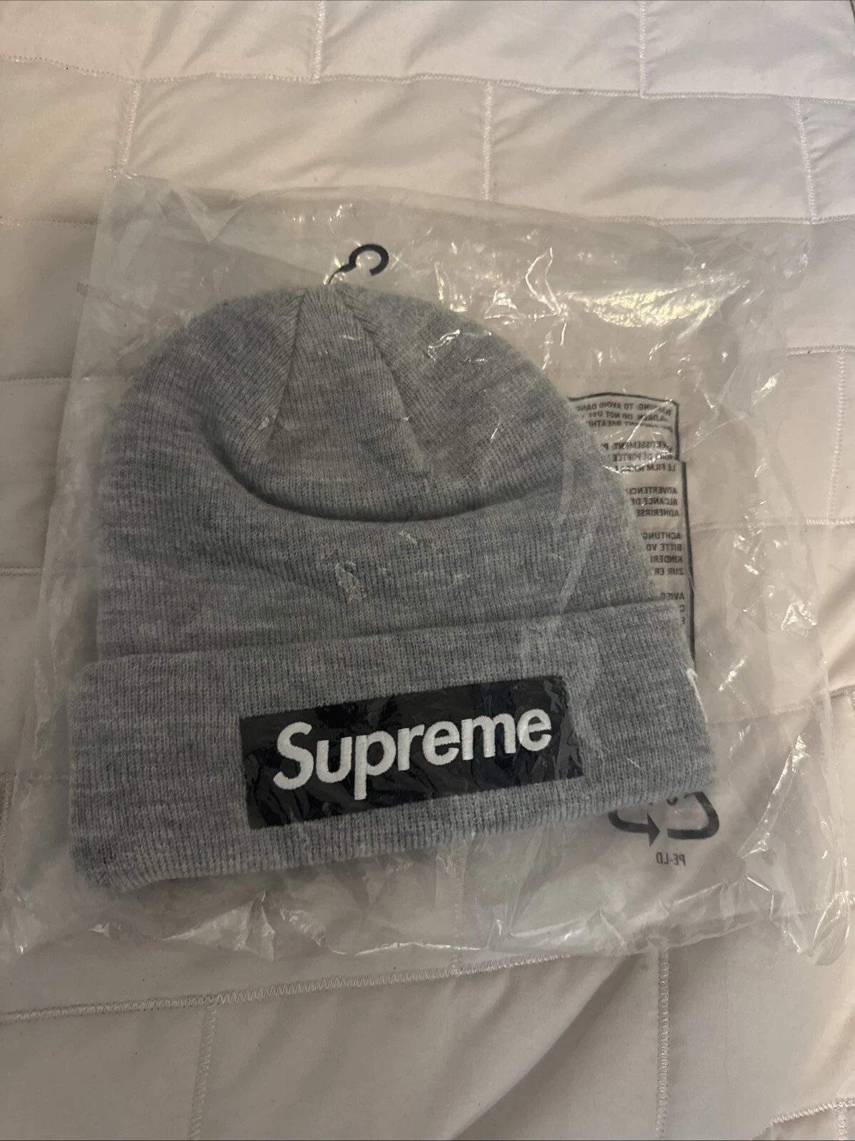 Bonnet Supreme New Era boîte logo FW22 gris et noir