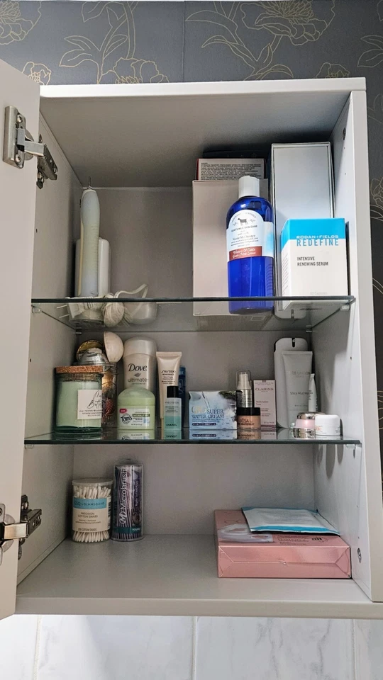 Sleek Bathroom Medicine Cabinet - Image 3 of 4