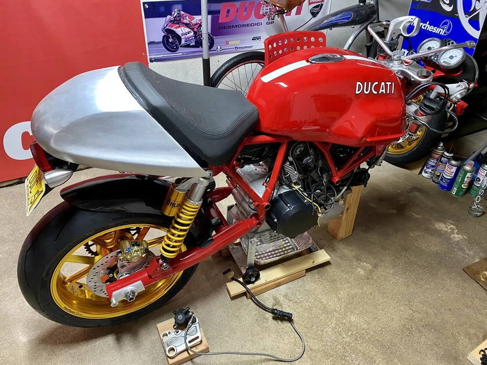 Calibre de freno trasero Ducati Sport Classic 1000S, cilindro maestro y línea de freno Foto 4 de 4