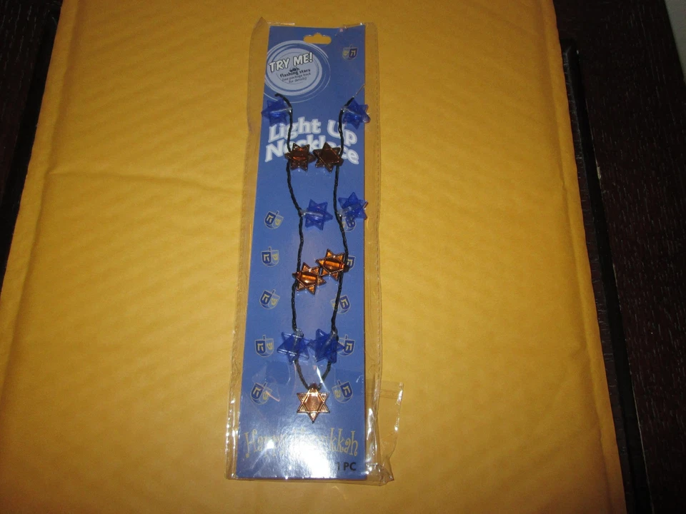 Happy Hanukkah Star Of David Light Up Necklace New In Package See Description