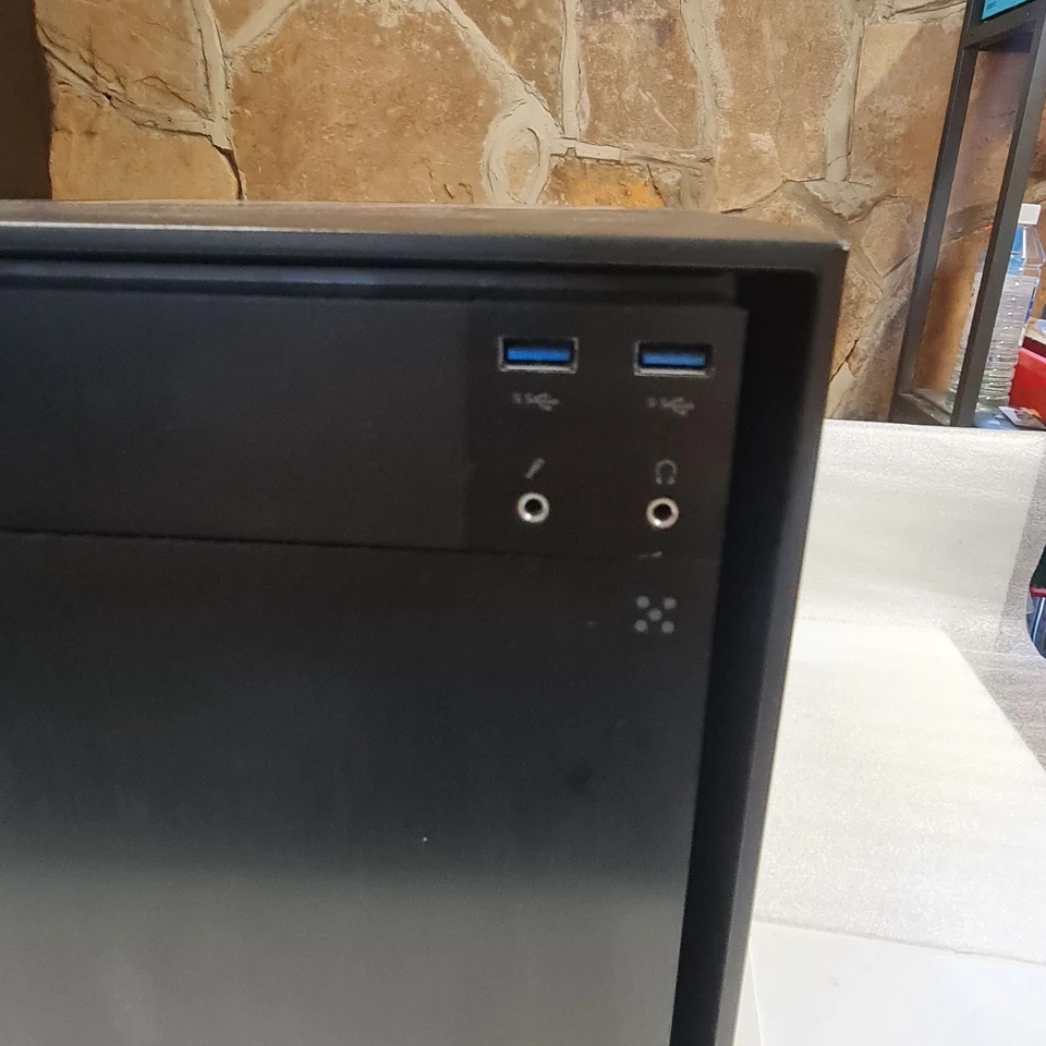 Corsair Obsidian 250D Mini-ITX Case - Image 4 of 4