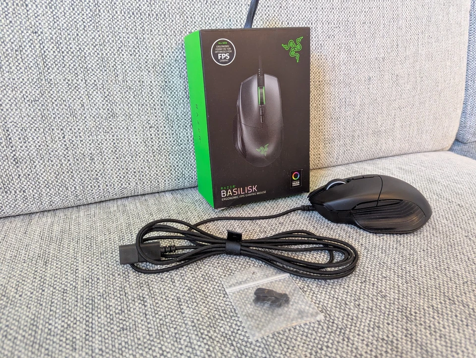 Razer Basilisk Ergonomic FPS Gaming Mouse Computermaus Schwarz mit Razer Chroma - Bild 2 von 4