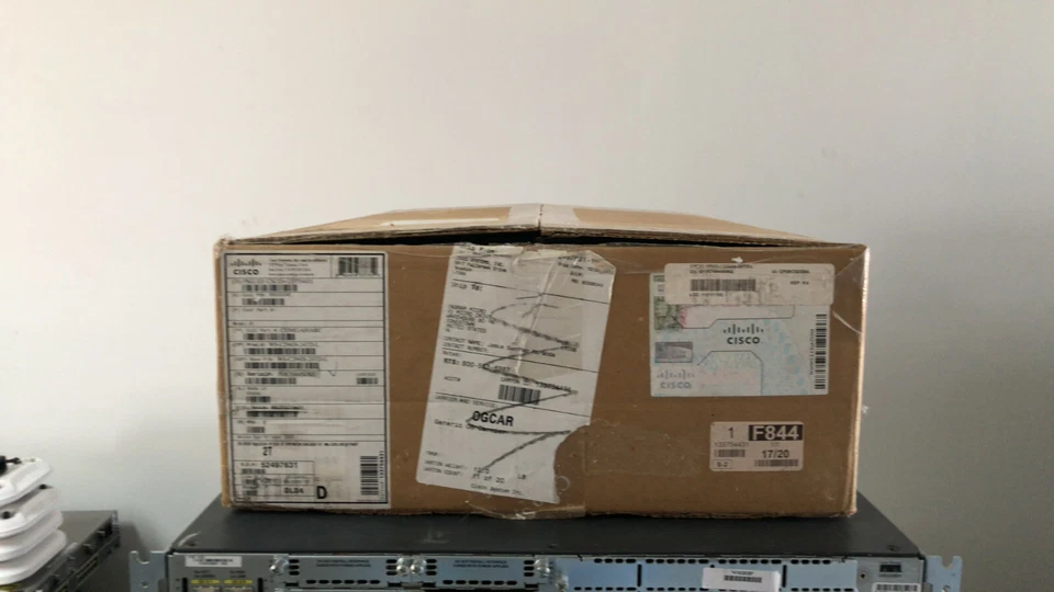 NEW CISCO WS-C2960S-24TD-L 24-Port Gigabit Switch 10GigE Uplink 2960S-24TD-L NOB - Image 4 of 4