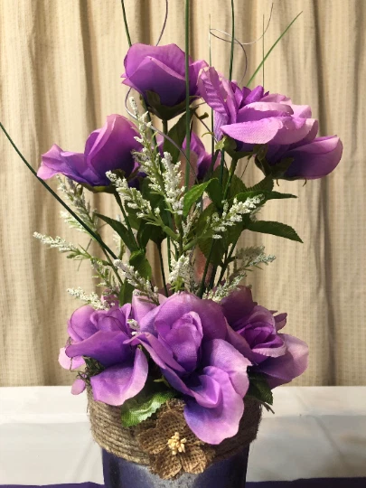 Púrpura CENTRO Boda, Arreglo Floral, CENTRO DE MESA Quinceañera Foto 3 de 3