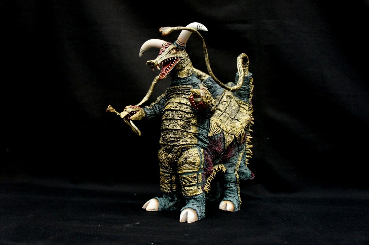 Ultra Kaiju Brocken 30 cm Art Statue Ultraman Ace Gort 変身