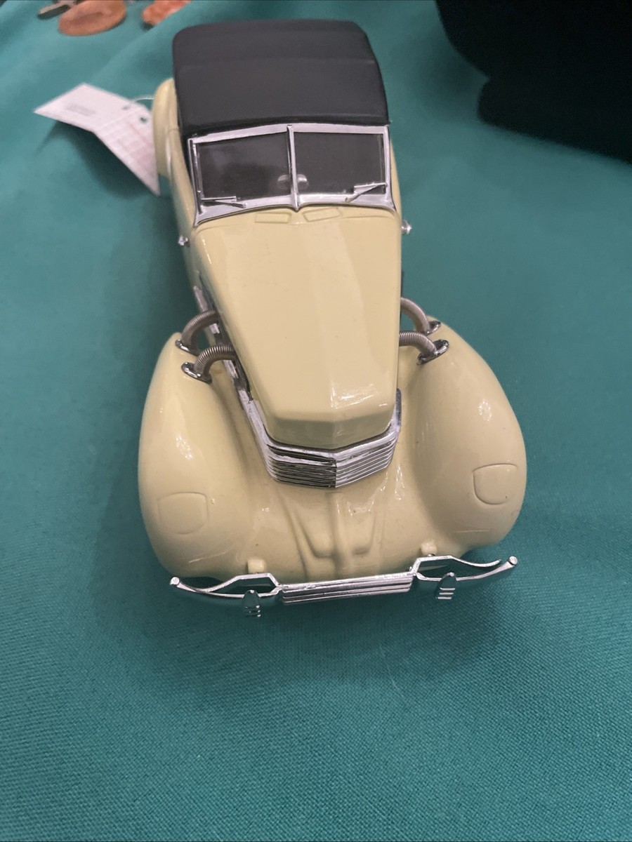 Vintage 1937 Cord 812 Phaeton Coupe Franklin Mint precision model