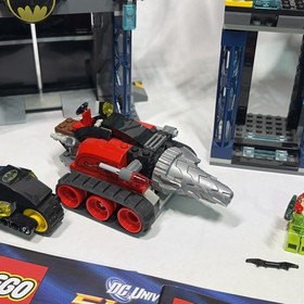 LEGO DC Comics Super Heroes: The Batcave (6860) 99% COMPLETE