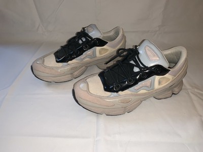 ozweego black size 3