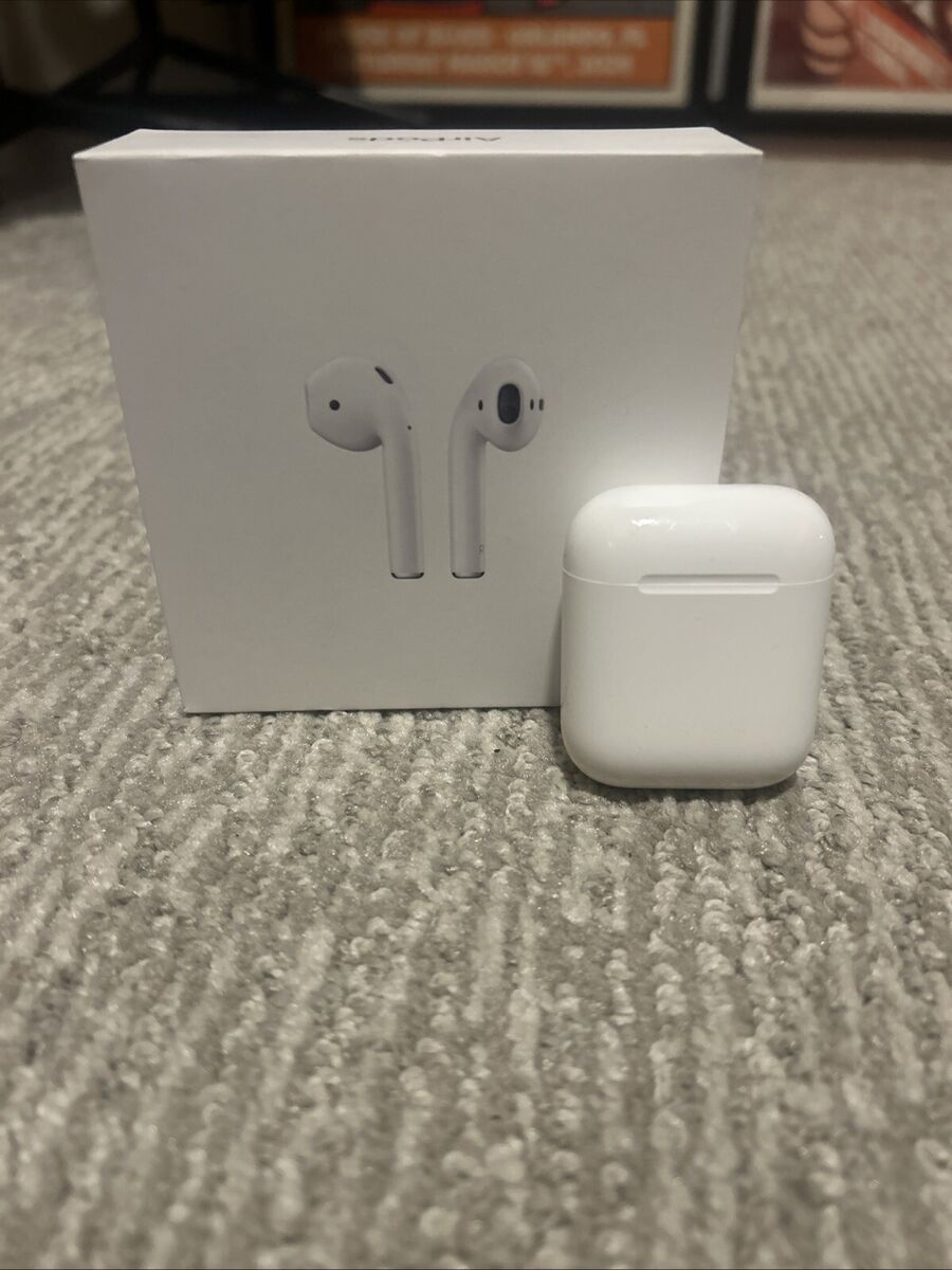 Apple AirPods 2nd Generation with Wireless Charging Case Apple AirPods 2nd Generation with Wireless Charging Case