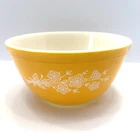 Vintage Pyrex "Butterfly Gold " #402, 1.5 Quart Mixing / Nesting Bowl