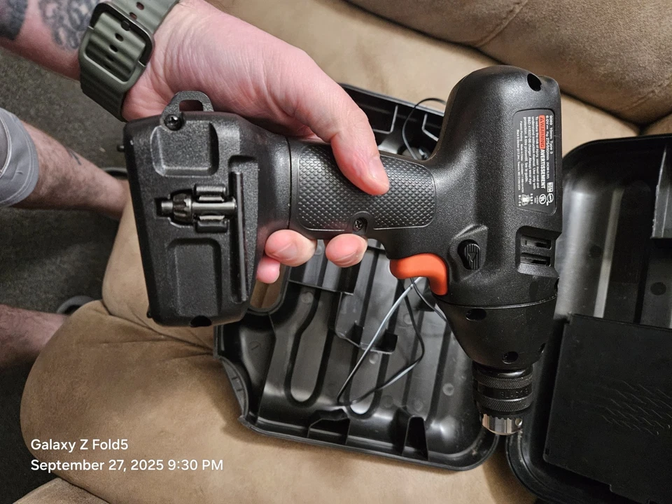 Taladro inalámbrico Black and Decker 6v Foto 2 de 3