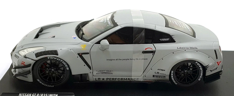 Solido 1/18 Scale S1805821 '24 Nissan GT-R (R35) LBWK Type 2.0 with KATO figure - Image 4 of 4