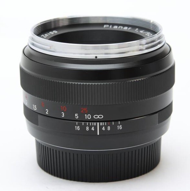 Carl Zeiss Planar T* 50mm F1.4 ZE F. Canon EF Made In Japan