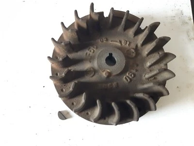 volant magnetique de moteur Mitsubishi g400pvy de tondeuse kaaz lm480 - Photo 1/2