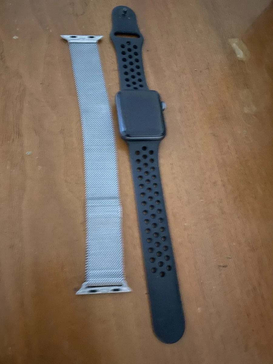 Apple Watch Series 3 Nike GPS 42 mm Aluminum with Sport Band and Milanese Loop