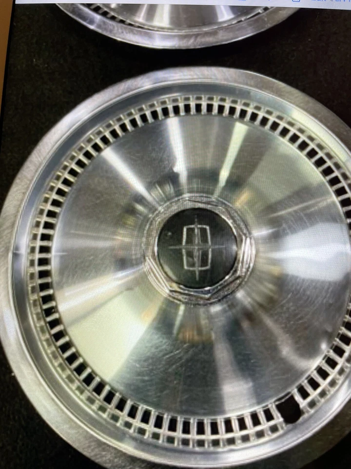 Lincoln Continental Town Car 1975-81 juego de 15” 4 tapacubos hermoso usado raro fabricante de equipos originales Foto 2 de 4