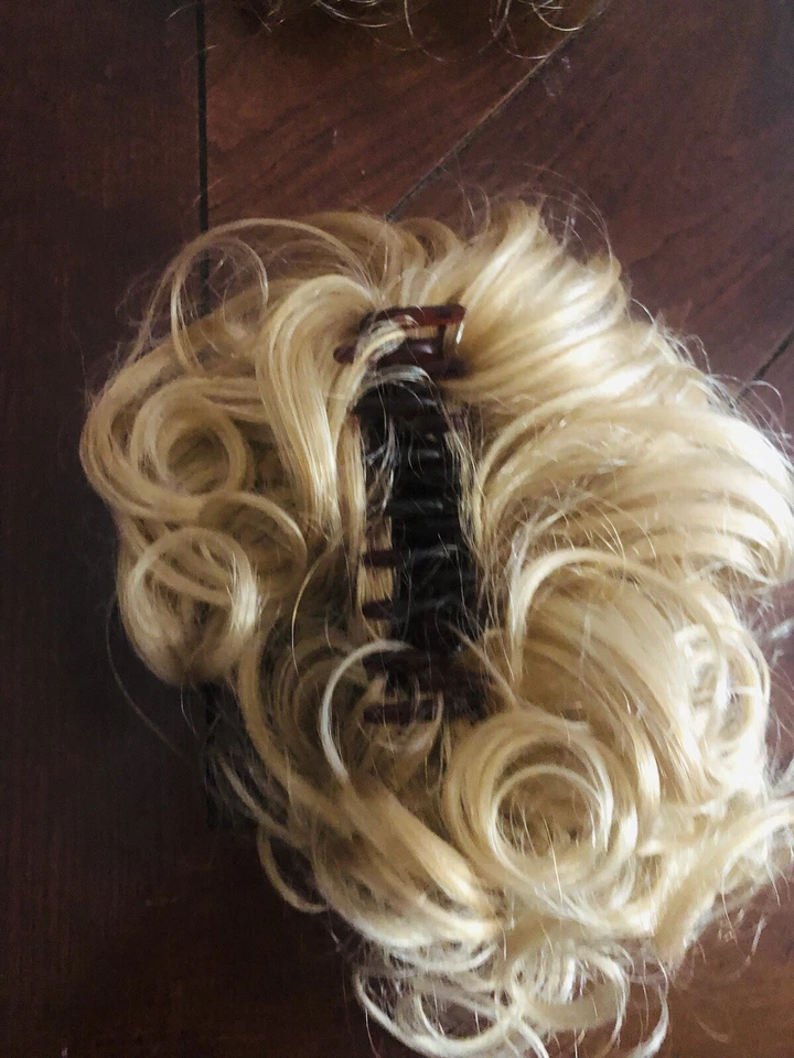 Clipe de cabelo fácil na cauda de cavalo - Imagem 2 de 4