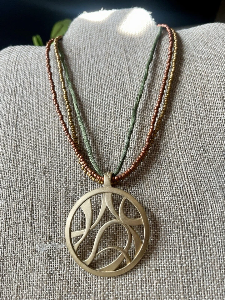 Collar de cuentas de bronce colgante italiano de latón de diseño vintage Premier de tres hilos Foto 4 de 4
