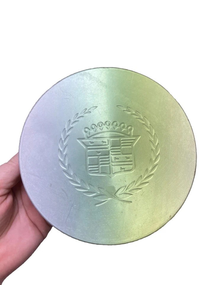 Tapacubos de metal de fábrica OEM 9592385 para Cadillac Deville 1996-1997 Foto 2 de 4