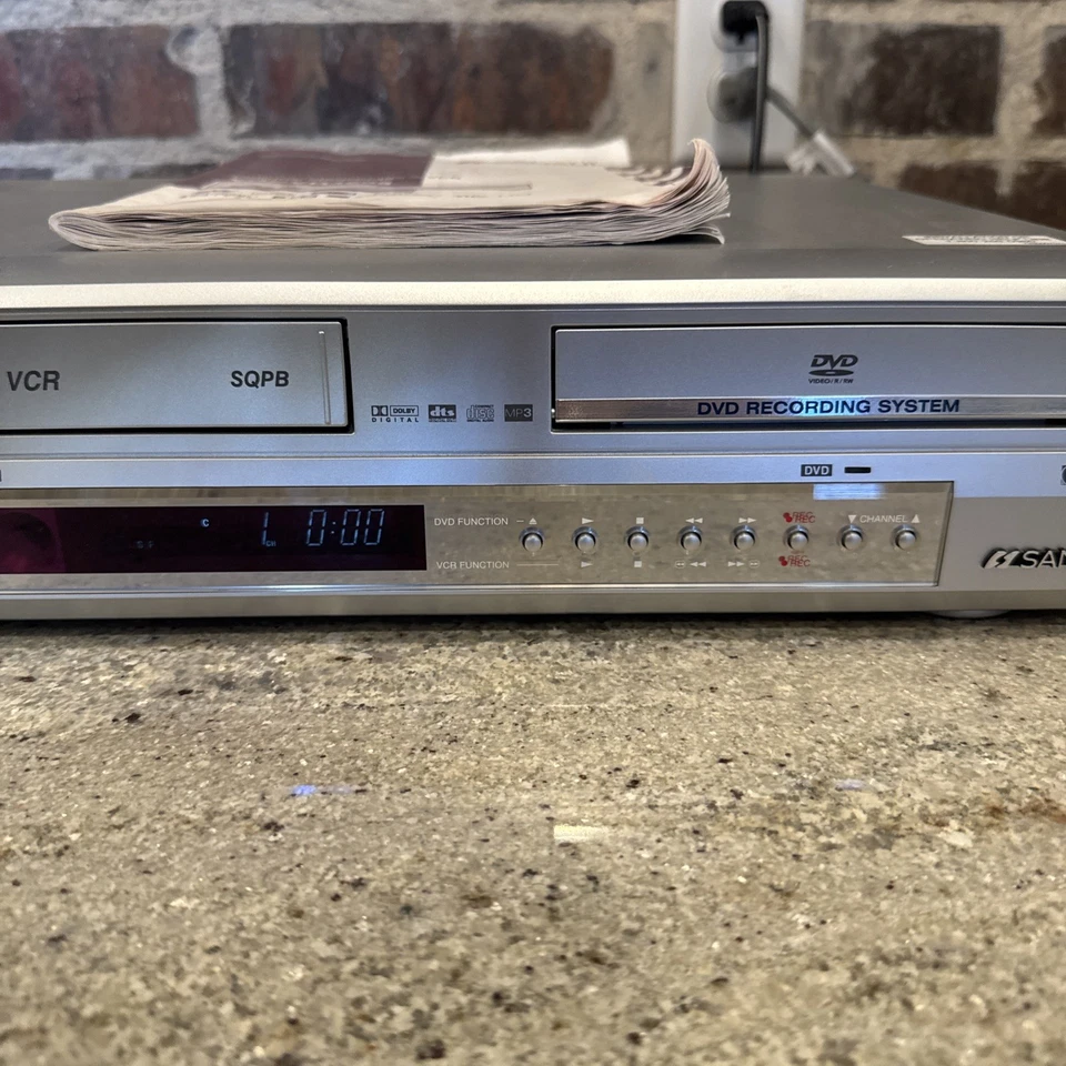 Sansui VRDVD4005 VHS Hi-Fi Reproductor Grabadora DVD Combo VCR Para Piezas Foto 3 de 4