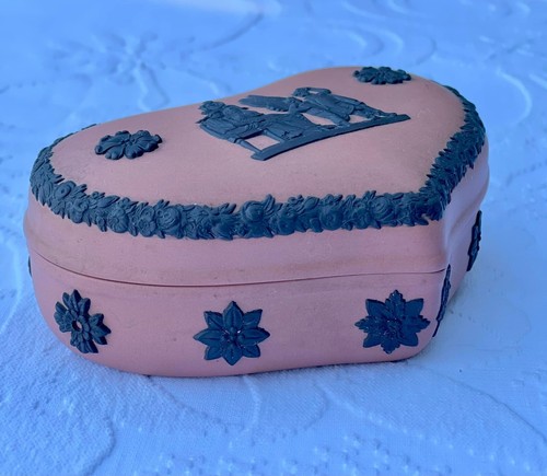 Wedgwood Rare Box Jasperware Terracotta and Black Decor - Picture 6 of 11