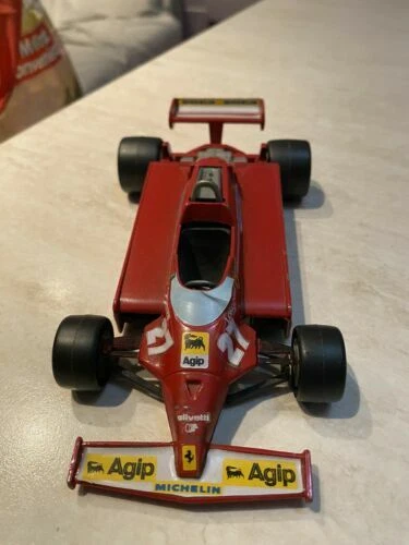 Modellini statici di auto da corsa Formula 1 Hot Wheels scala 1:25