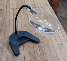 Hands-Free Desk Magnifier with Flexible Arm – Plastic Base