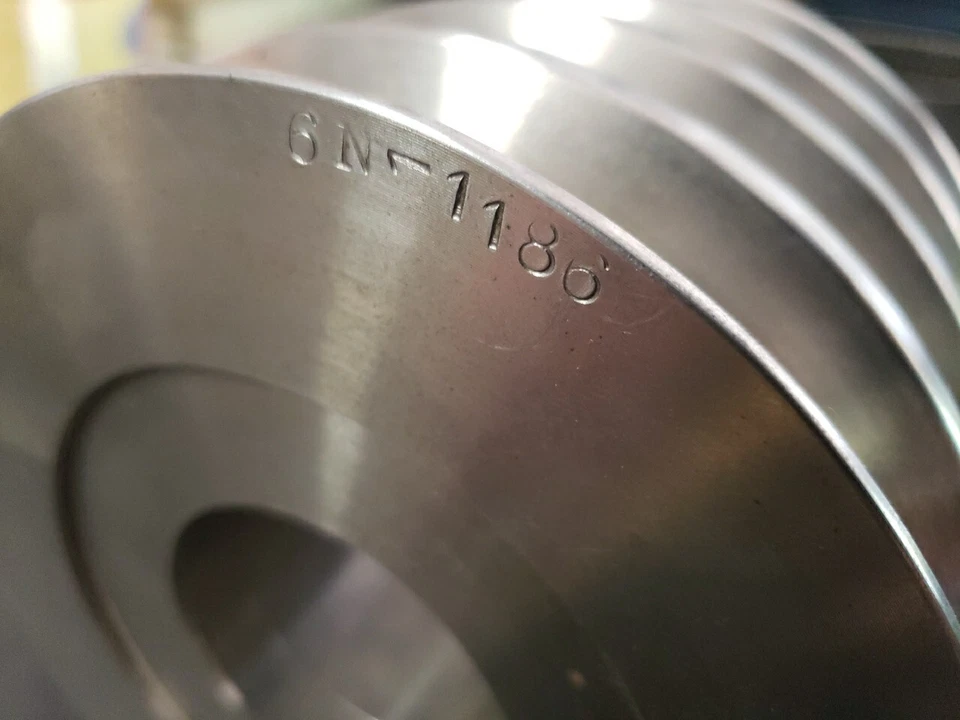 CAT 6N-1186: POLEA TENSORA DE CORREA DE 4 RANURAS. Pieza OEM nueva Foto 3 de 4