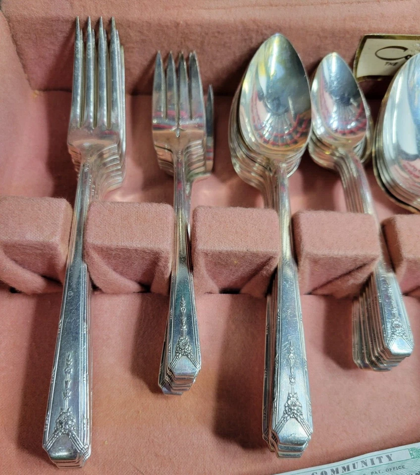 Cubiertos vintage Oneida Community 55 piezas "MILADY" 1947 con estuche Foto 4 de 4