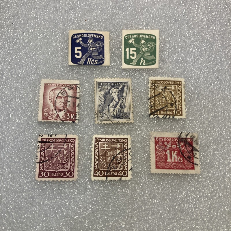 8 small Vintage Czechoslovakia/ CZ Stamps, 1945-1975. Highly Collectable. DEAL