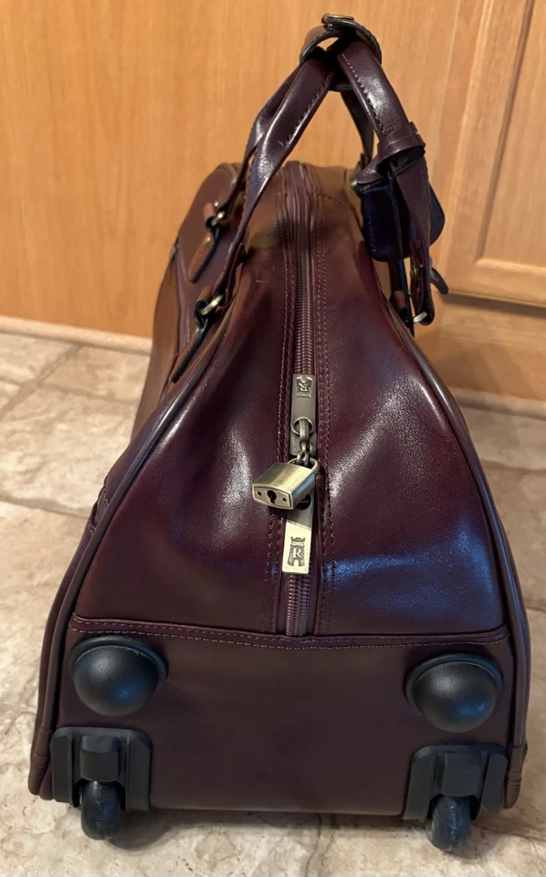 Rowallan of Scotland Large Hand Made Leather Brown Travel Bag 2-Wheels w/Key Tag - Image 4 of 4