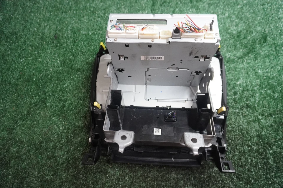 2015 2016 TOYOTA CAMRY RADIO RECEIVER AM FM CD PLAYER AC PANEL OEM 8614006390 - Image 2 of 4