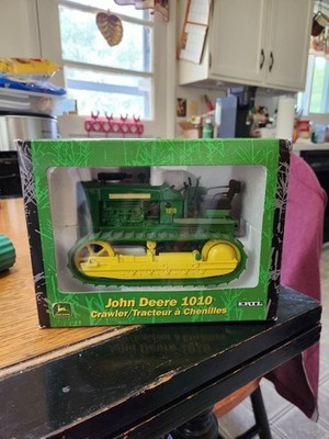 ERTL 15191 JOHN DEERE 1010 CRAWLER TRACTOR  1:16 SCALE N.I.B.
