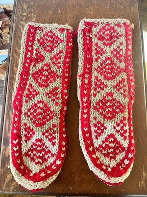 Nordic Chunky Knit Slipper Socks Red & beige tan  Women s Size Medium