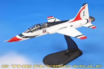 Hobby Master 1:72 T-38A Talon USAF Thunderbirds #1